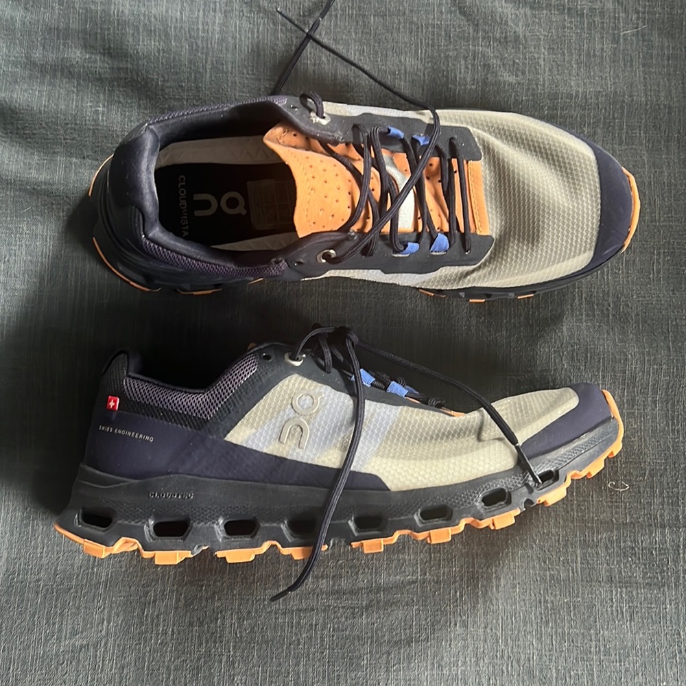 On CloudVista Running Shoes